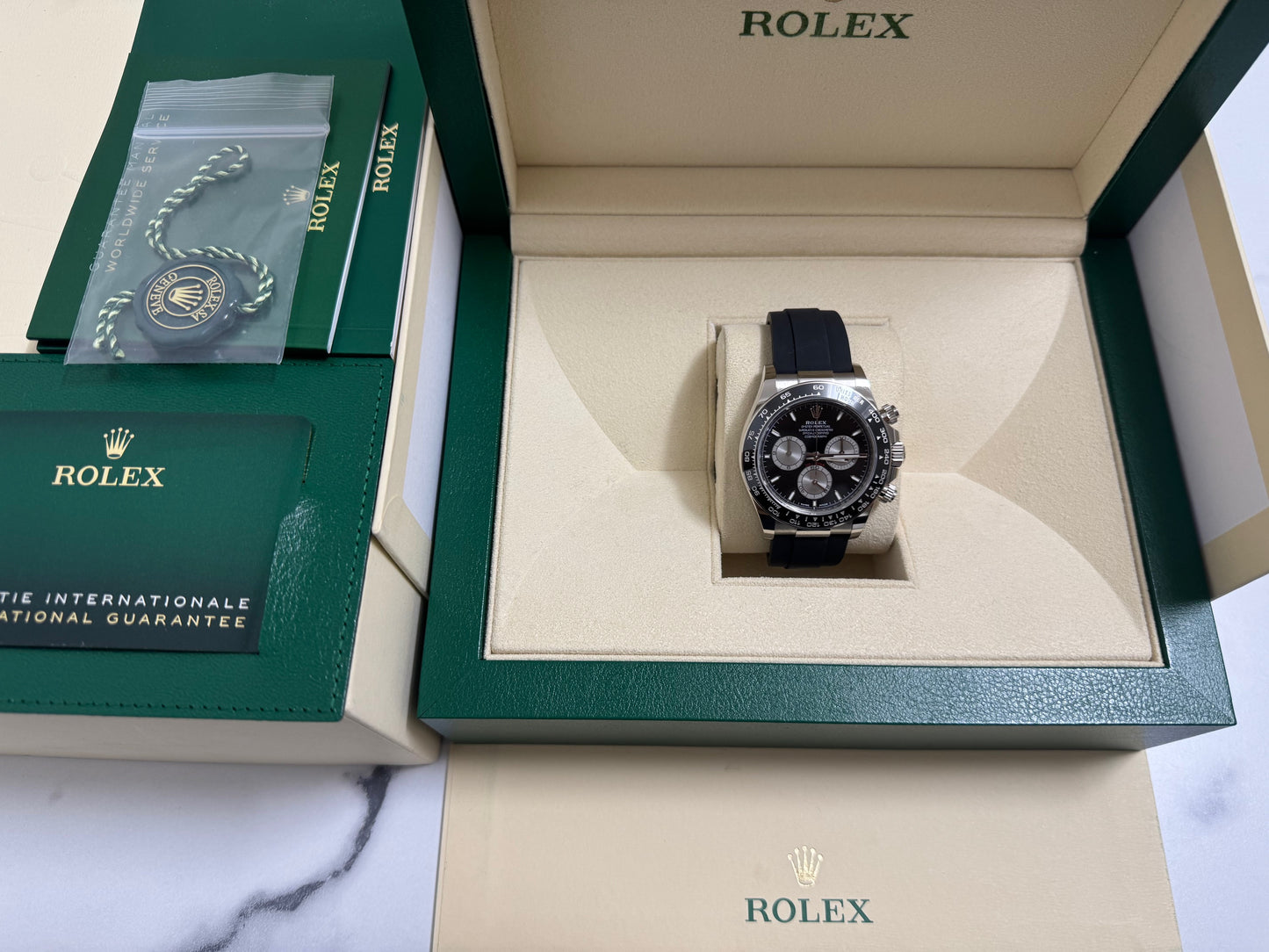 ロレックス 新品 デイトナ オイスターフレックス 126519LN 黒文字盤
