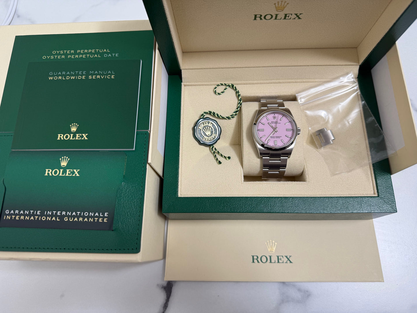 ロレックス 美品中古 オイスターパーペチュアル36 126000 キャンディーピンク文字盤