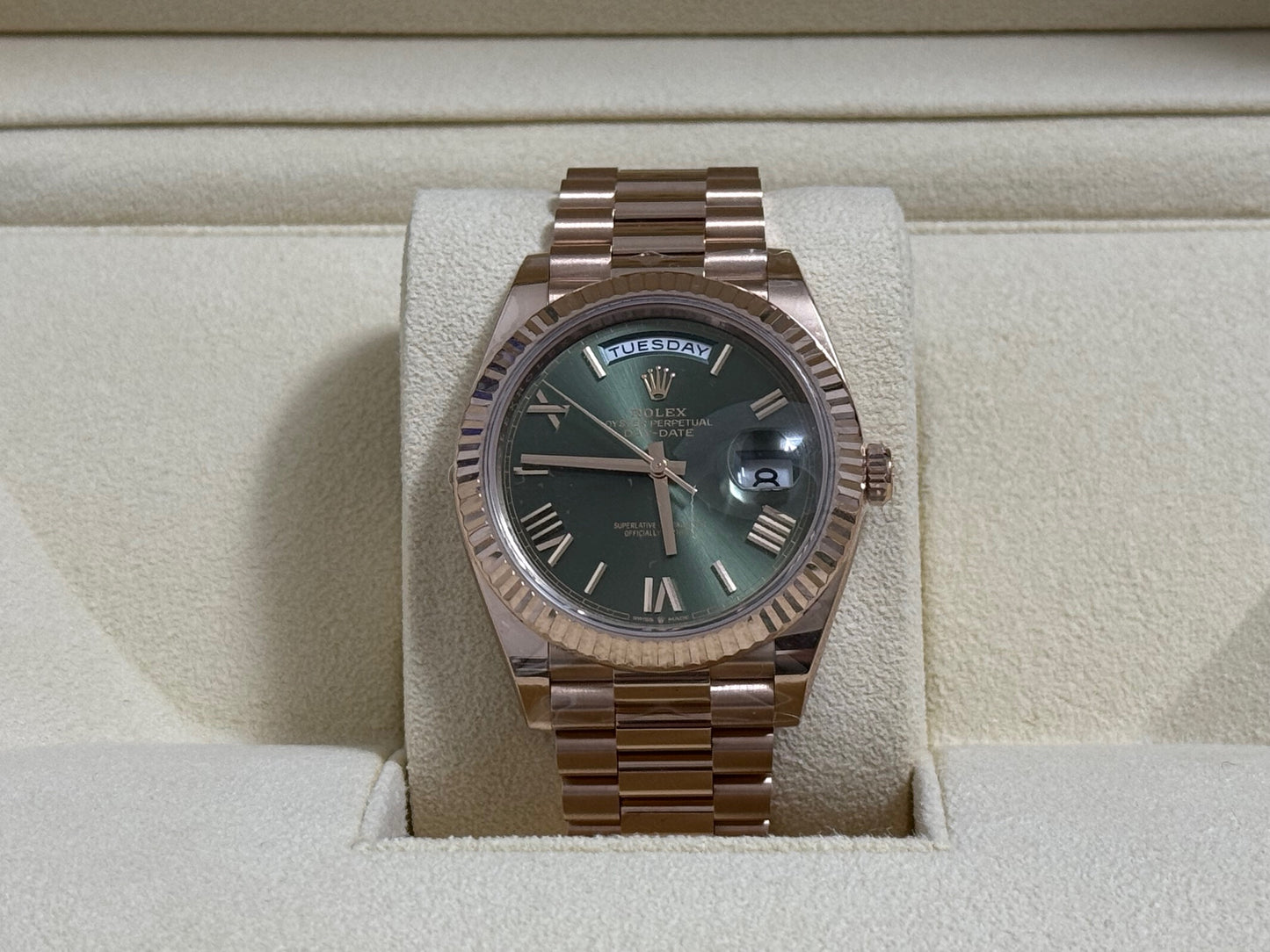 ロレックス 新品 デイデイト40 228235 オリーブグリーン文字盤