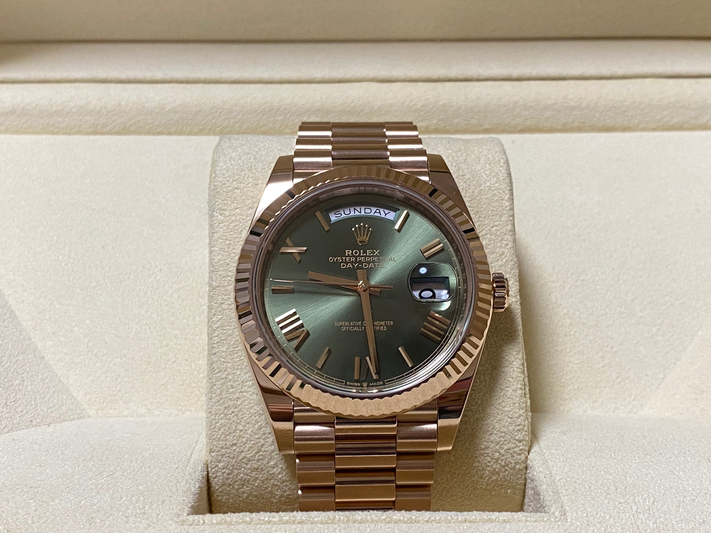 ロレックス 新品 デイデイト40 223235 オリーブグリーン文字盤