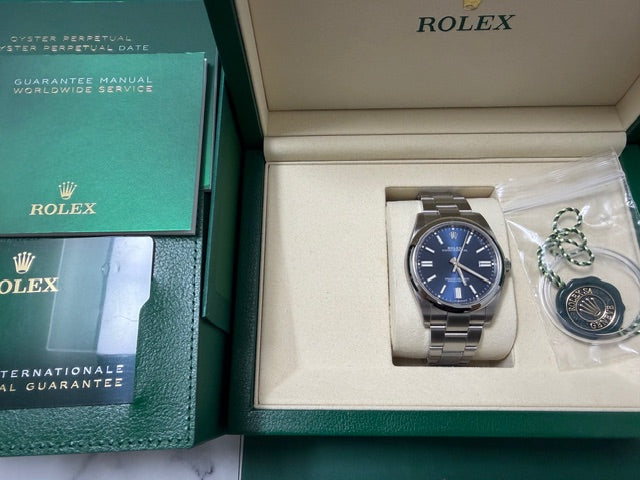 ロレックス　美品中古　オイスターパーペチュアル４１　１２４３００　青文字盤