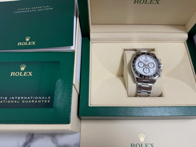 ロレックス　美品中古　コスモグラフデイトナ　１２６５００ＬＮ　白文字盤