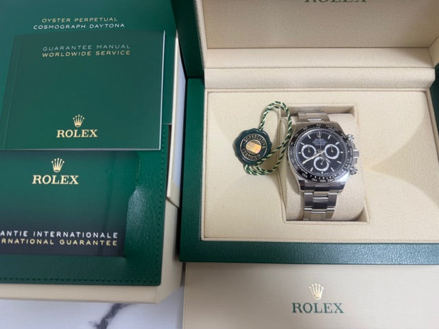 ロレックス　美品中古　コスモグラフデイトナ　１２６５００ＬＮ　黒文字盤