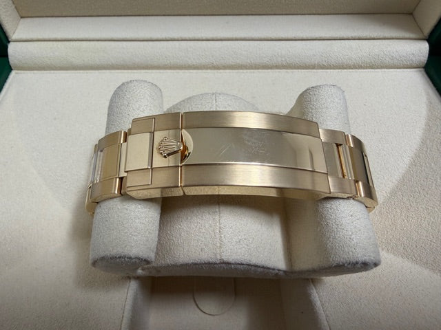 ロレックス　美品中古　サブマリーナデイト　１２６６１８ＬＢ　青文字盤