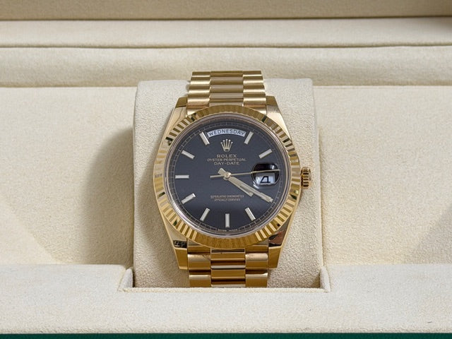 ロレックス　美品中古　デイデイト４０　２２８２３８　黒ダイヤゴナル文字盤