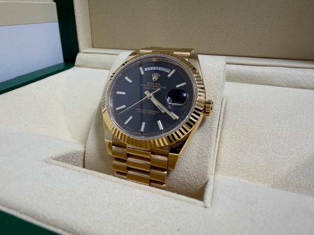 ロレックス　美品中古　デイデイト４０　２２８２３８　黒ダイヤゴナル文字盤