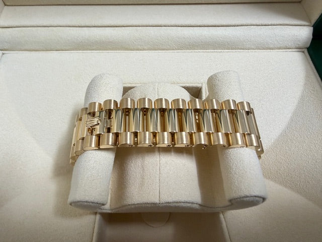 ロレックス　美品中古　デイデイト４０　２２８２３８　黒ダイヤゴナル文字盤