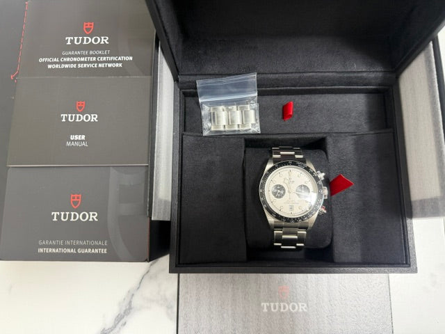 チューダー　中古　ブラックベイ　79360N　クロノグラフ　白文字盤