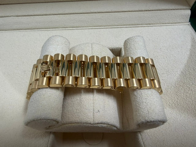 ロレックス　中古　デイデイト４０　２２８２３８　YG　シルバーダイヤゴナル文字盤