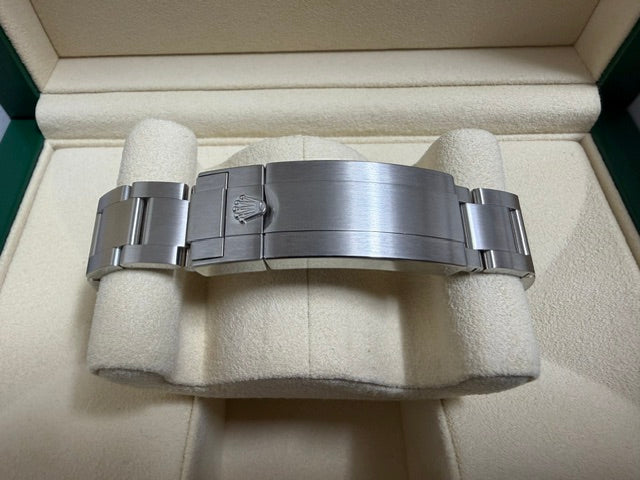 ロレックス　中古　サブマリーナデイト　１１６６１０ＬＮ　黒文字盤