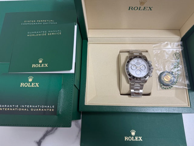 ロレックス　新品　コスモグラフデイトナ　１２６５００ＬＮ　白文字盤
